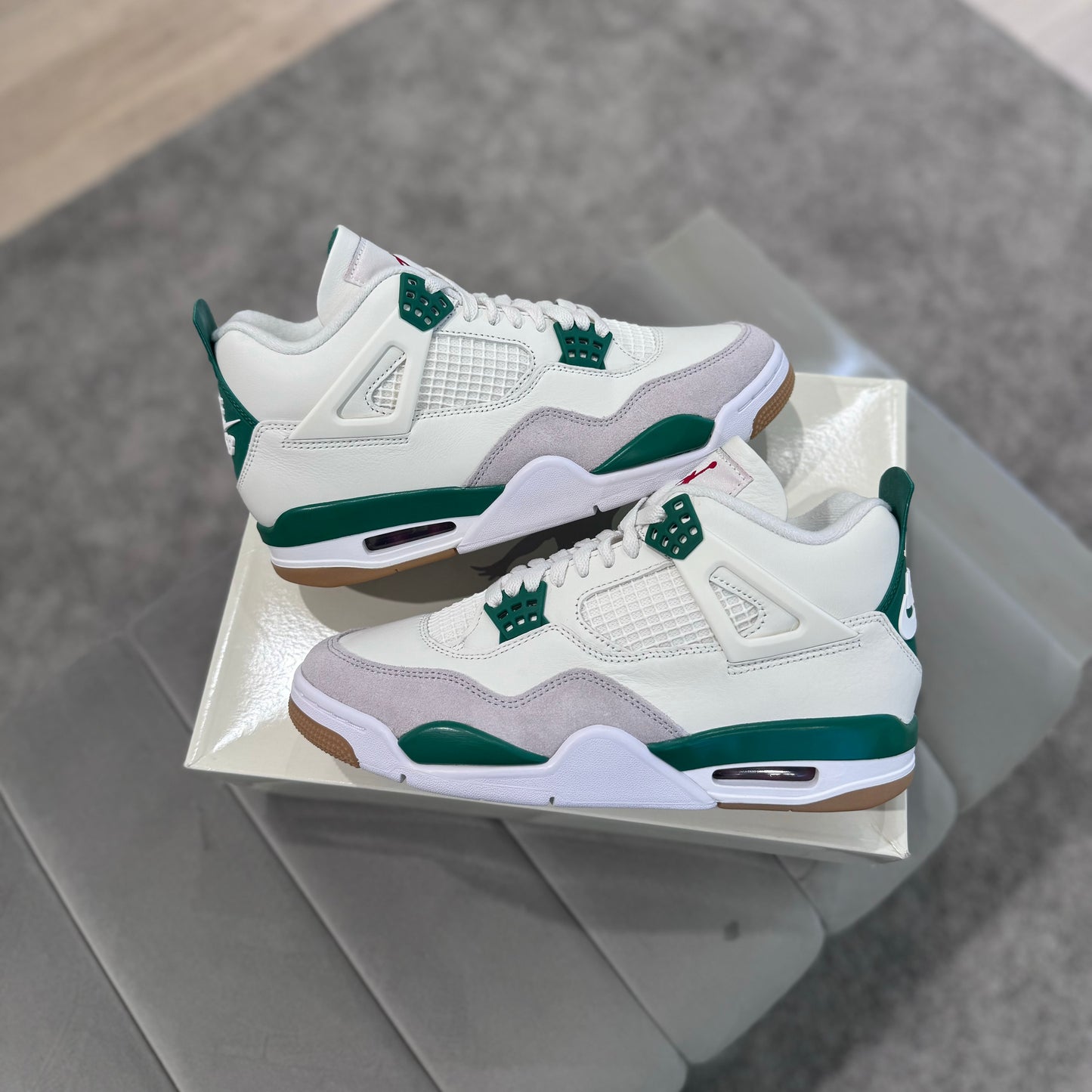 JORDAN 4 SB ‘PINE GREEN'