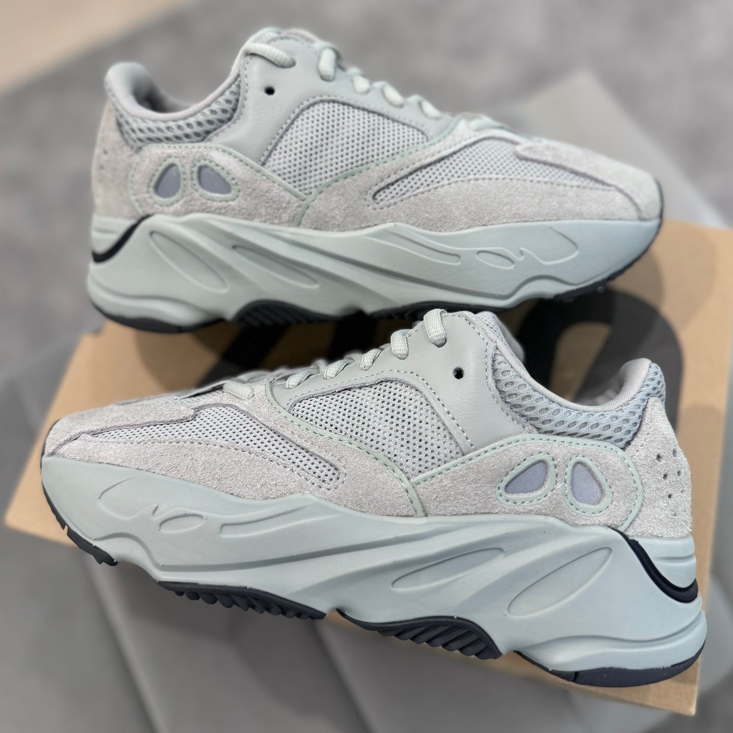 YEEZY 700 ‘SALT’
