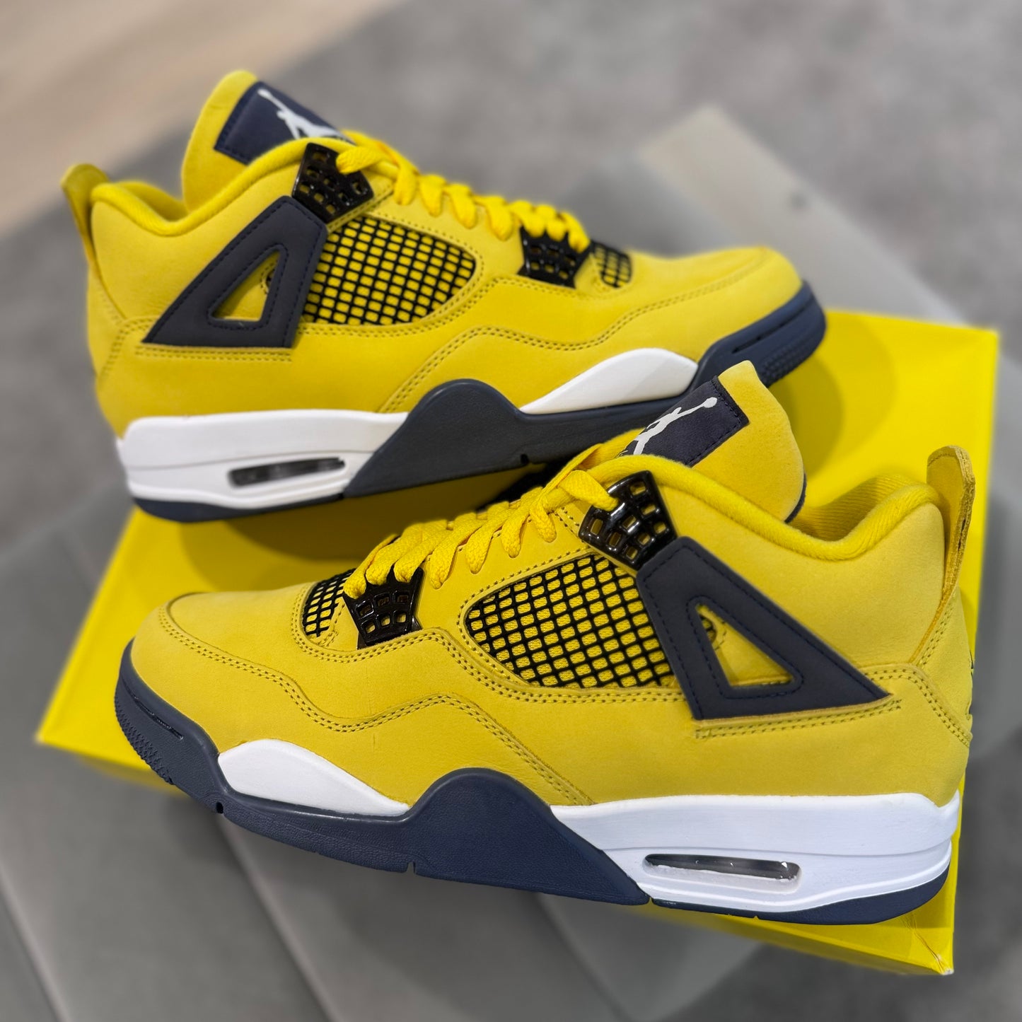JORDAN 4 'LIGHTNING'