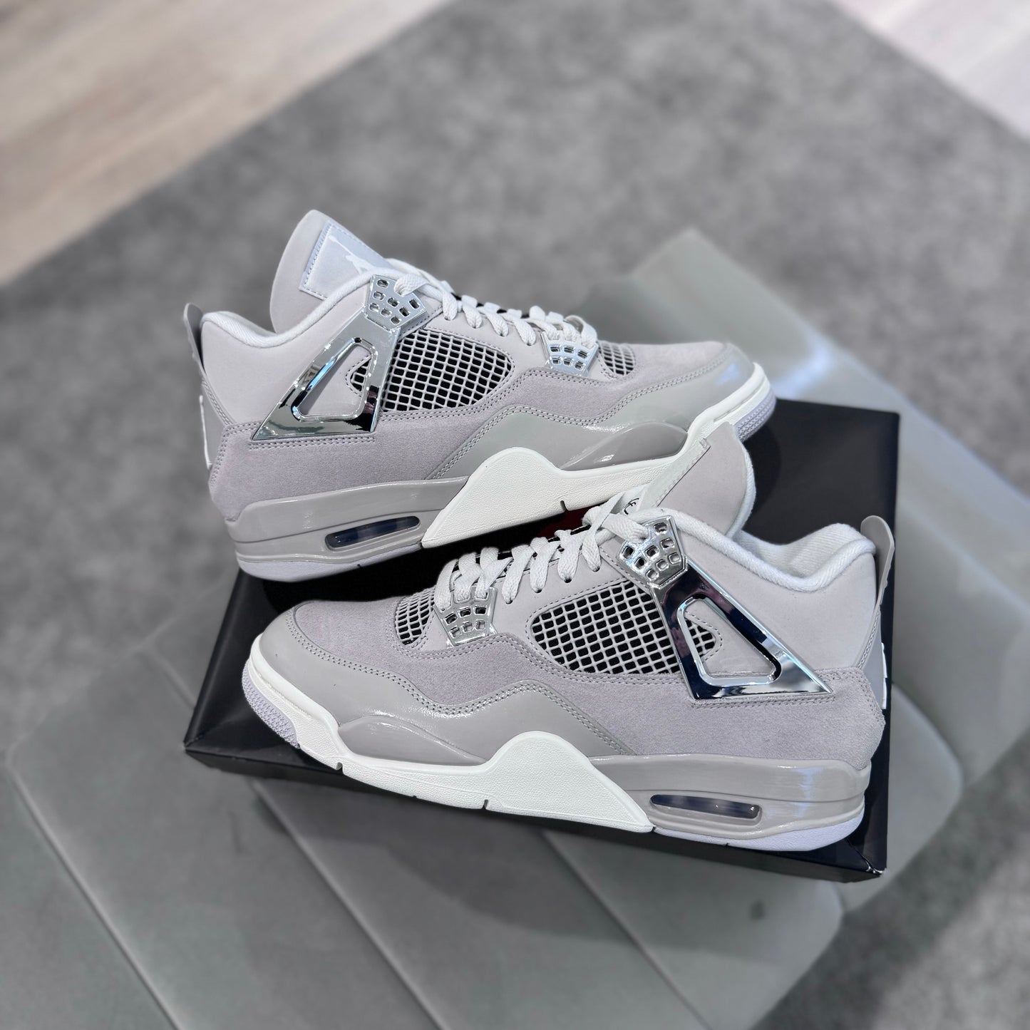 JORDAN 4 'FROZEN MOMENTS’