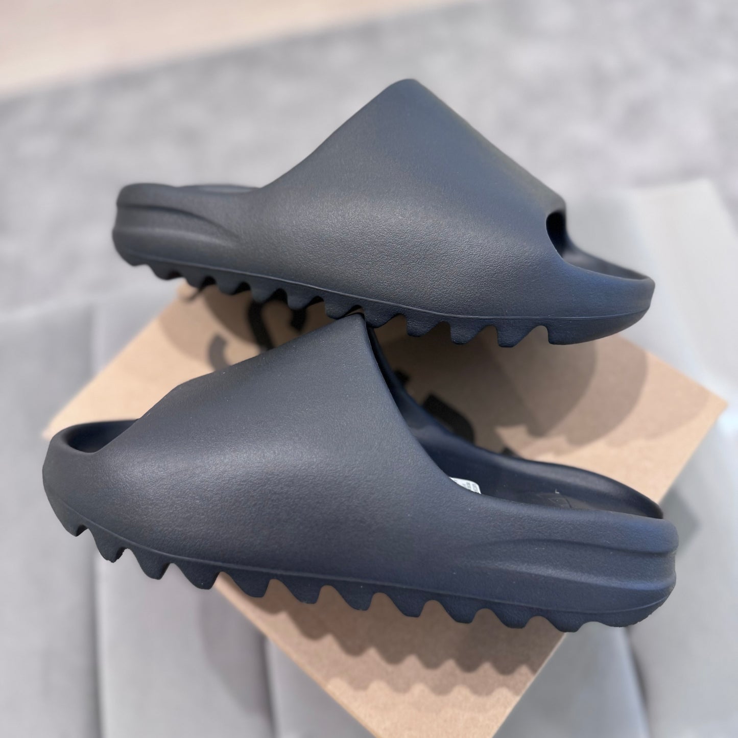 YEEZY SLIDE 'ONYX'