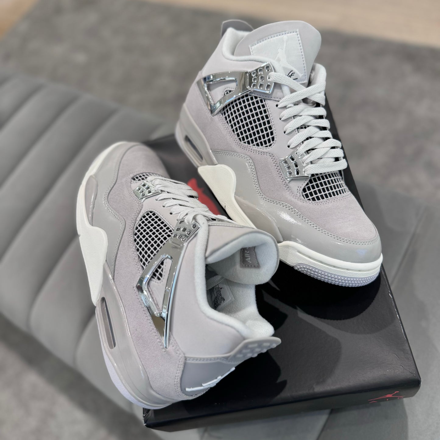 JORDAN 4 'FROZEN MOMENTS’