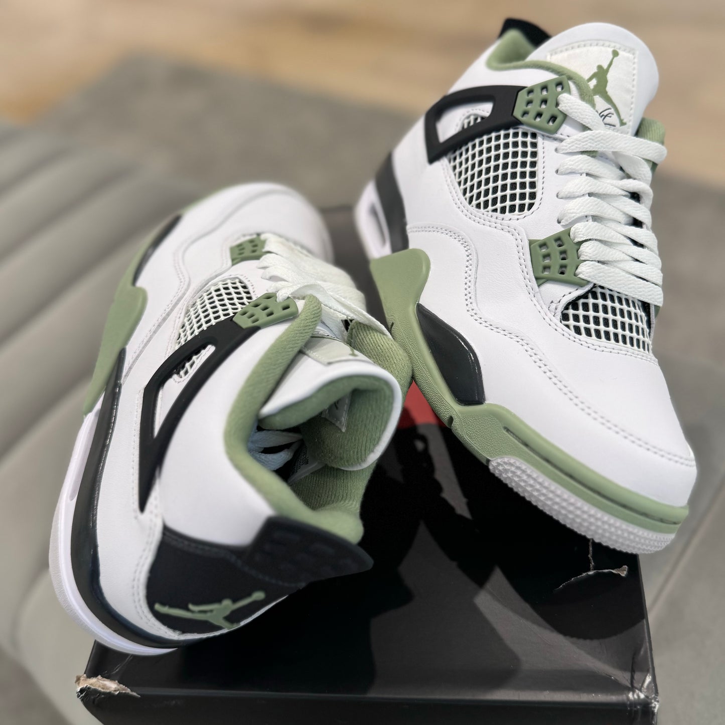 JORDAN 4 'SEAFOAM’