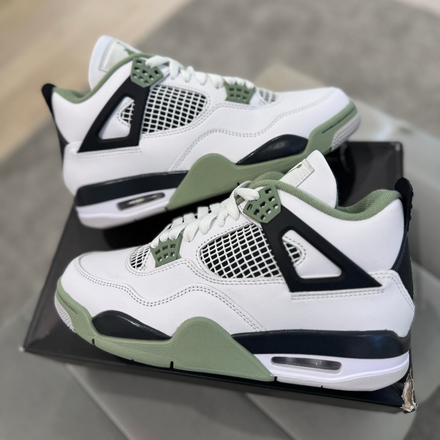 JORDAN 4 'SEAFOAM’