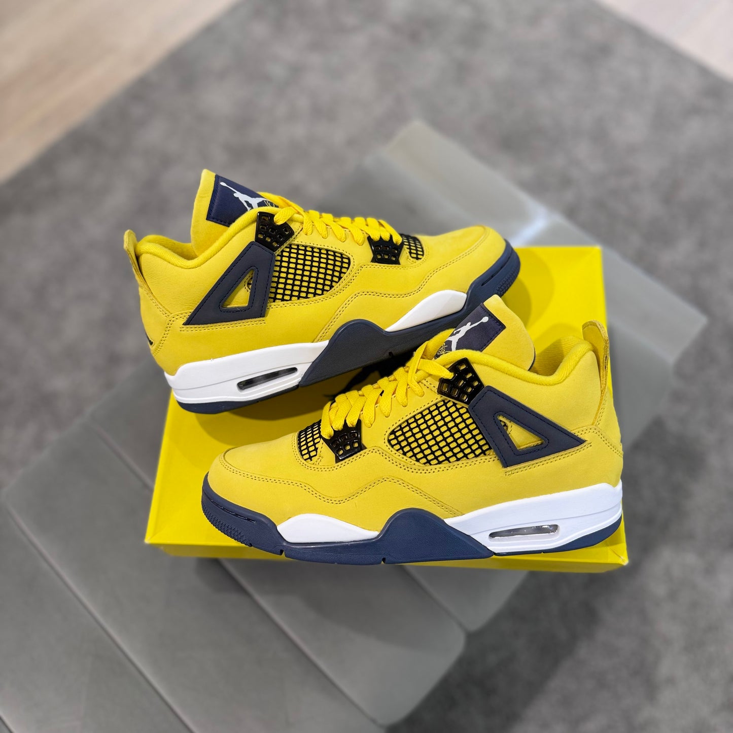 JORDAN 4 'LIGHTNING'