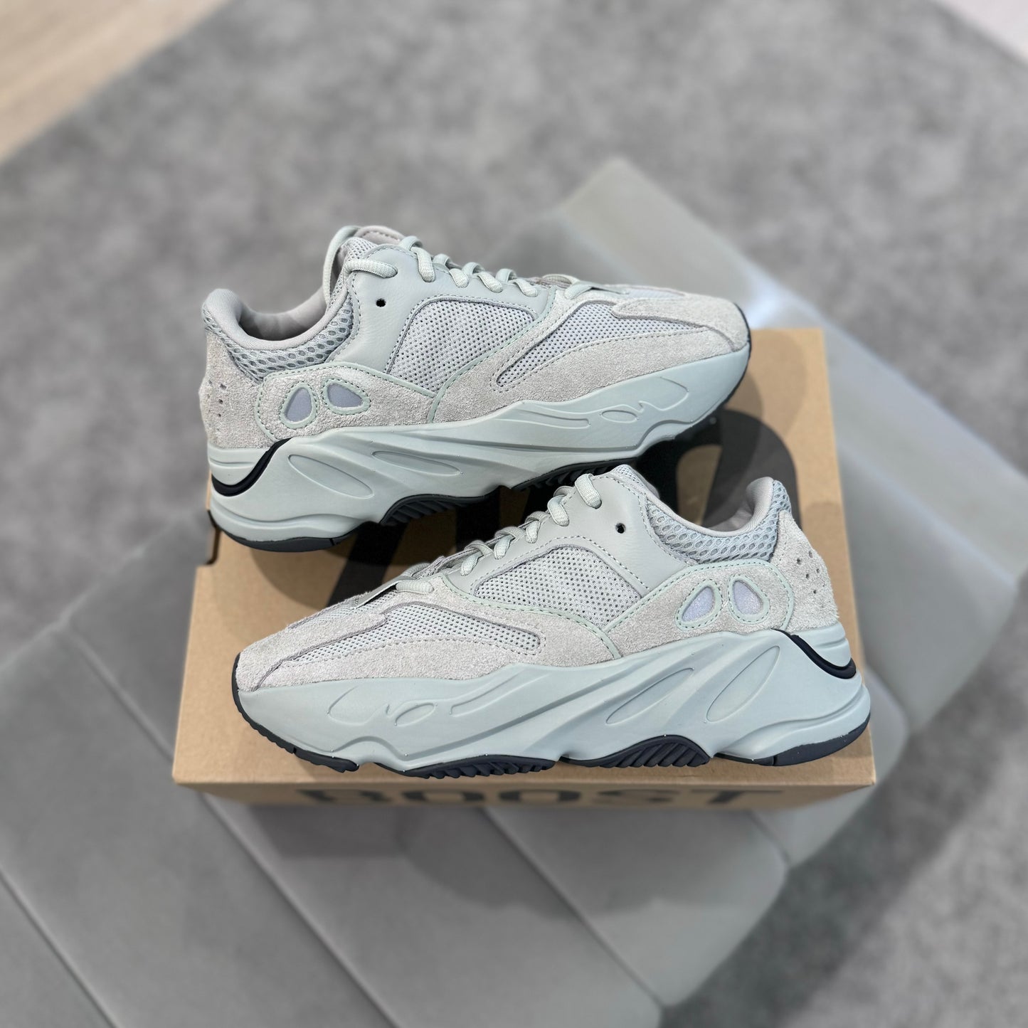 YEEZY 700 ‘SALT’
