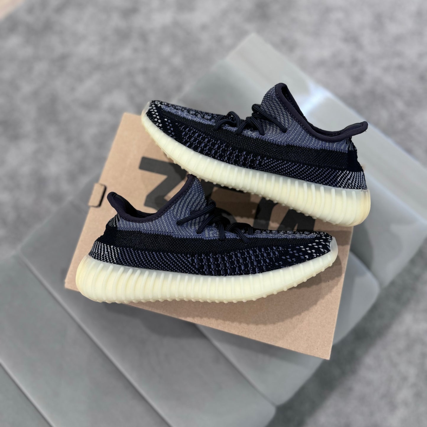 YEEZY 350 V2 ‘CARBON’