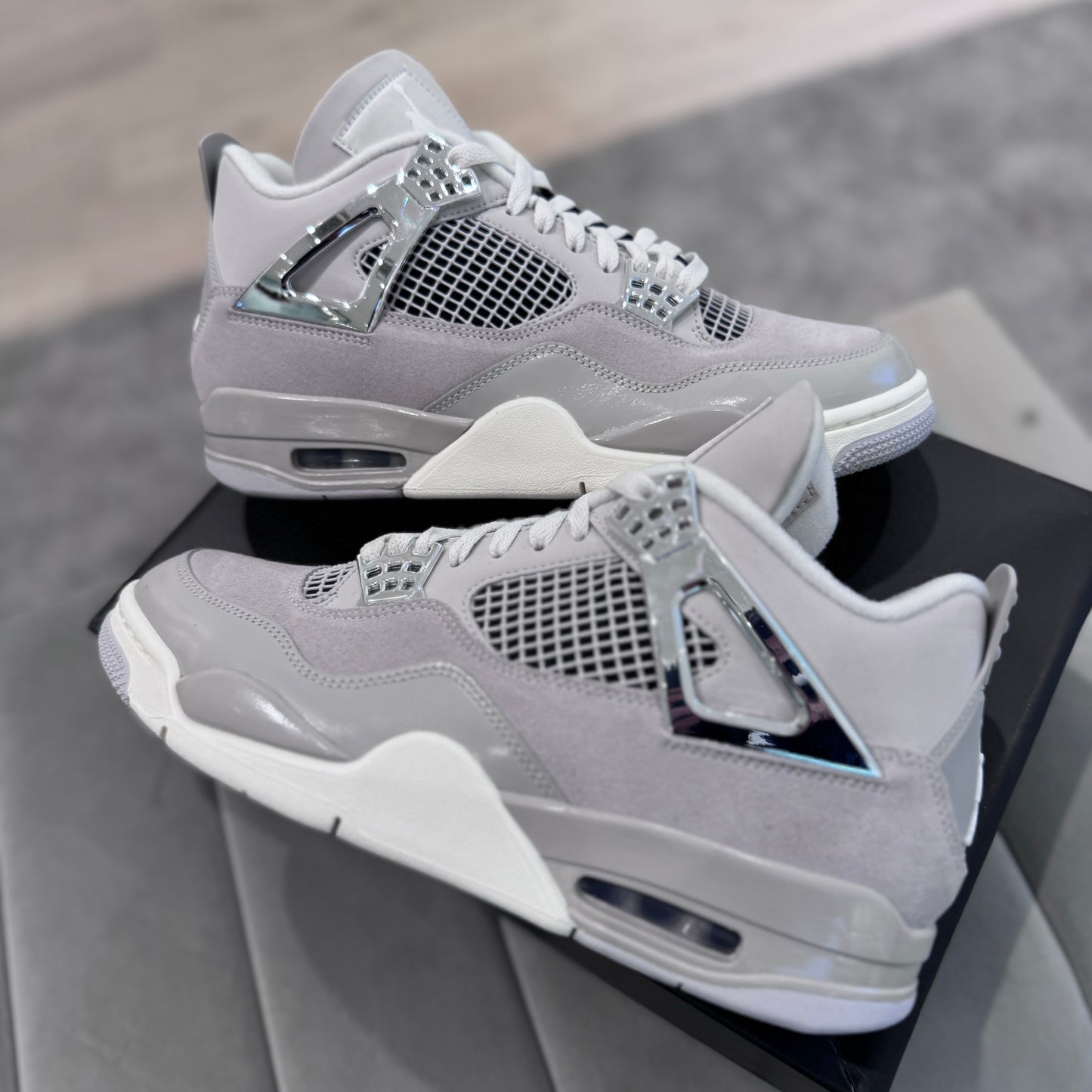 JORDAN 4 'FROZEN MOMENTS’