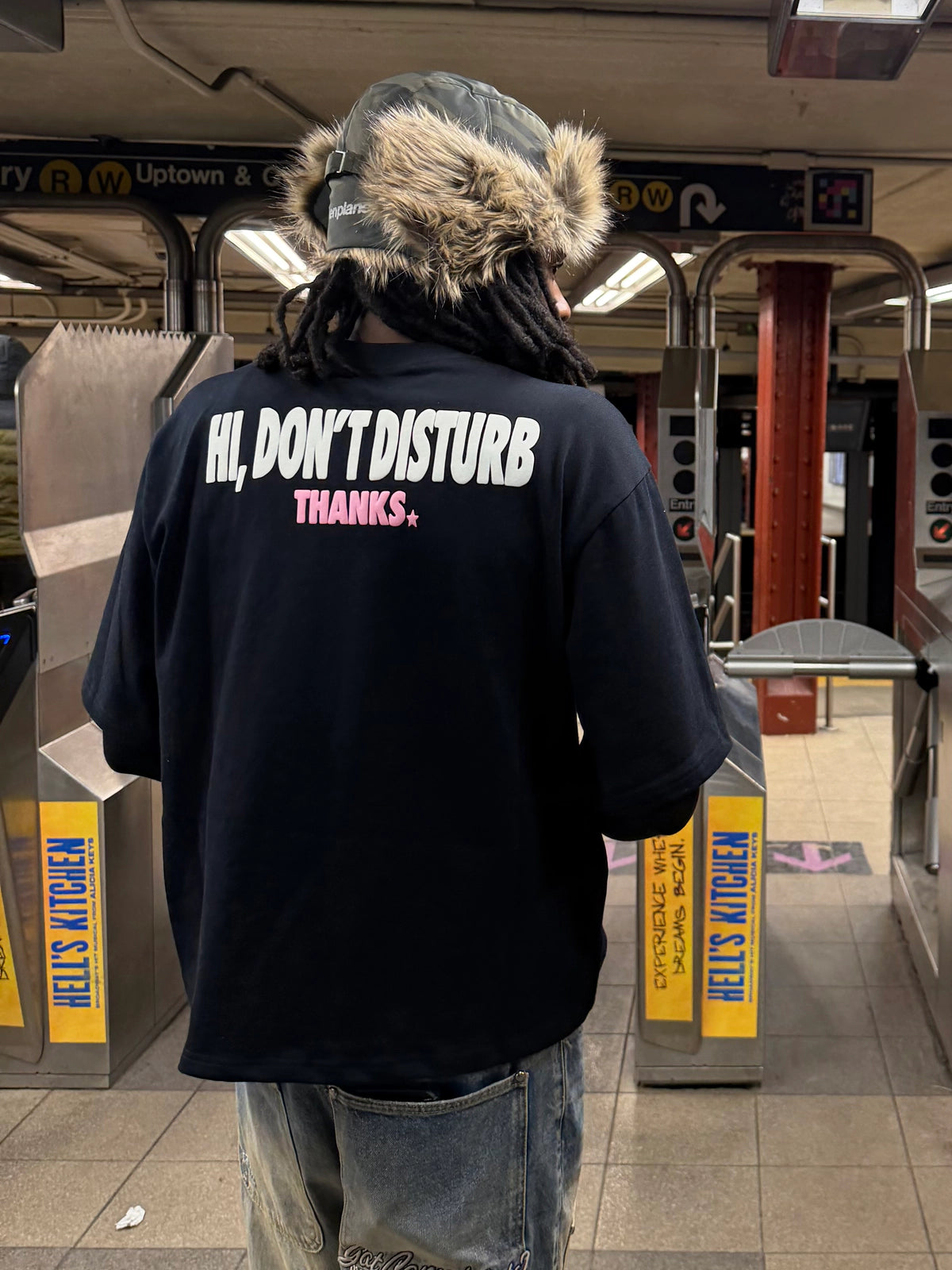 BROKEN PLANET NEED SOMETHING TEE BLACK