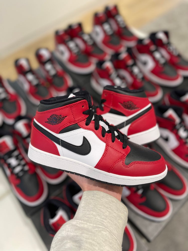 JORDAN 1 MID 'CHICAGO BLACK'