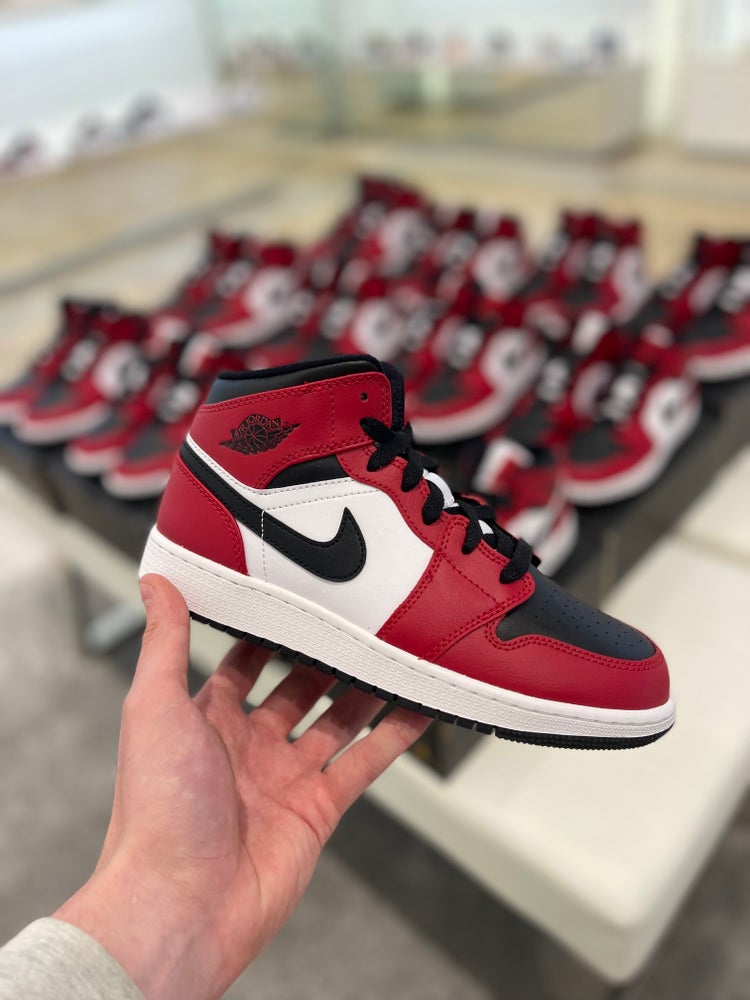 JORDAN 1 MID 'CHICAGO BLACK'
