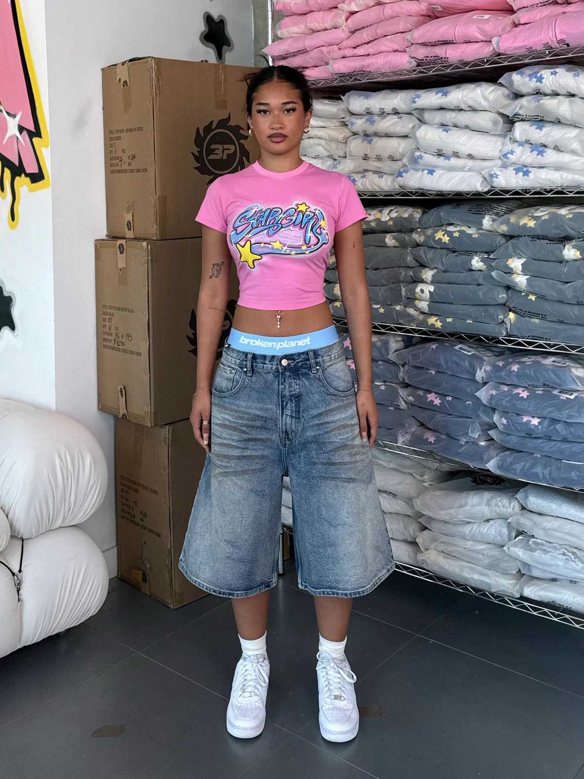 BROKEN PLANET STARGIRL GRAFITTI CROPPED TEE PINK