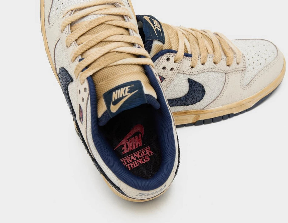 DUNK LOW STRANGER THINGS PHANTOM