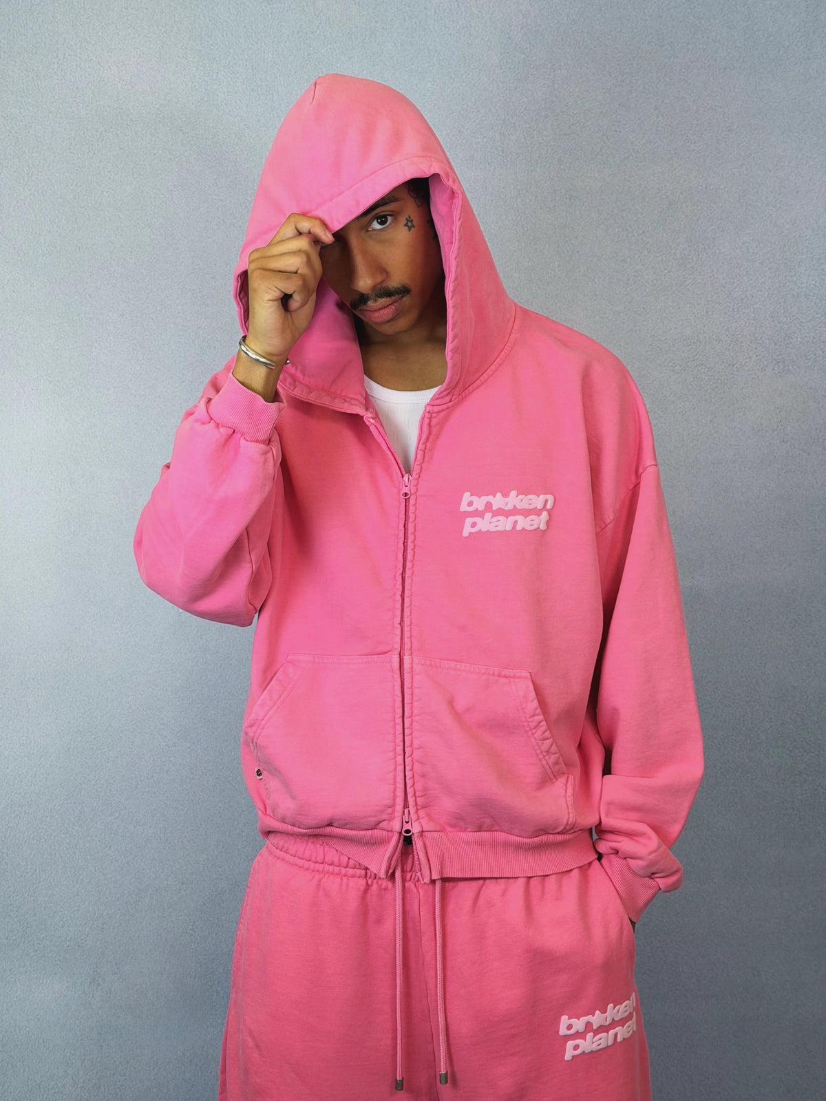 BROKEN PLANET STAR ZIP UP HOODIE PINK